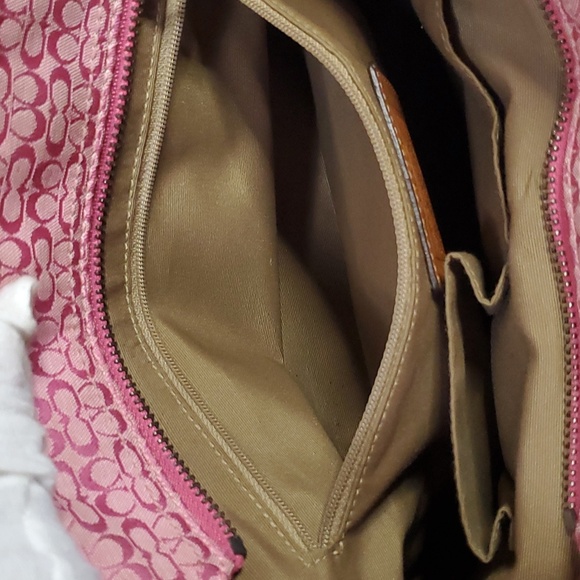 Signature Coach - Picture 10 of 14